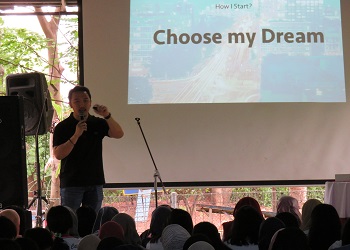Sharing Session dengan Tema Design Your Dream bersama Bp Ario Dimas VP Marketing Loket